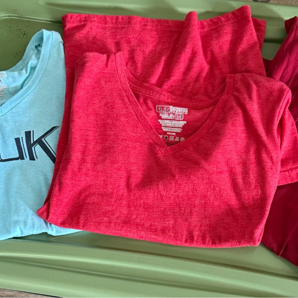 Huk Red and Light Blue Short Sleeve Tees